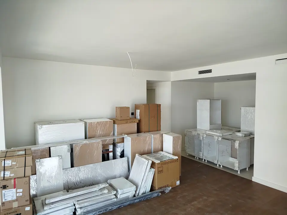 Složeni elementi nameštaja spremni za montažu