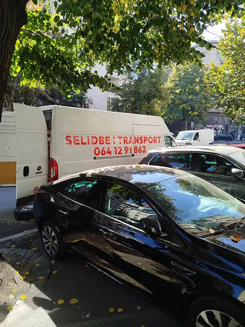 Brendiran kombi Selidbe i transport sa brojem telefona