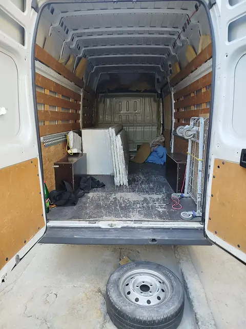 Prostran tovarni prostor kombija sa zaštitnim oblogama